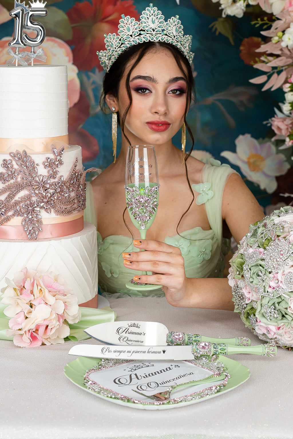 Paquete de brindis para quinceañera en tonos verde salvia y rosa (5 pi /  quinceanera-decor, image size:1024x1536