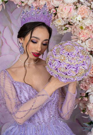 Lavender with gold tiaras para quinceañeras