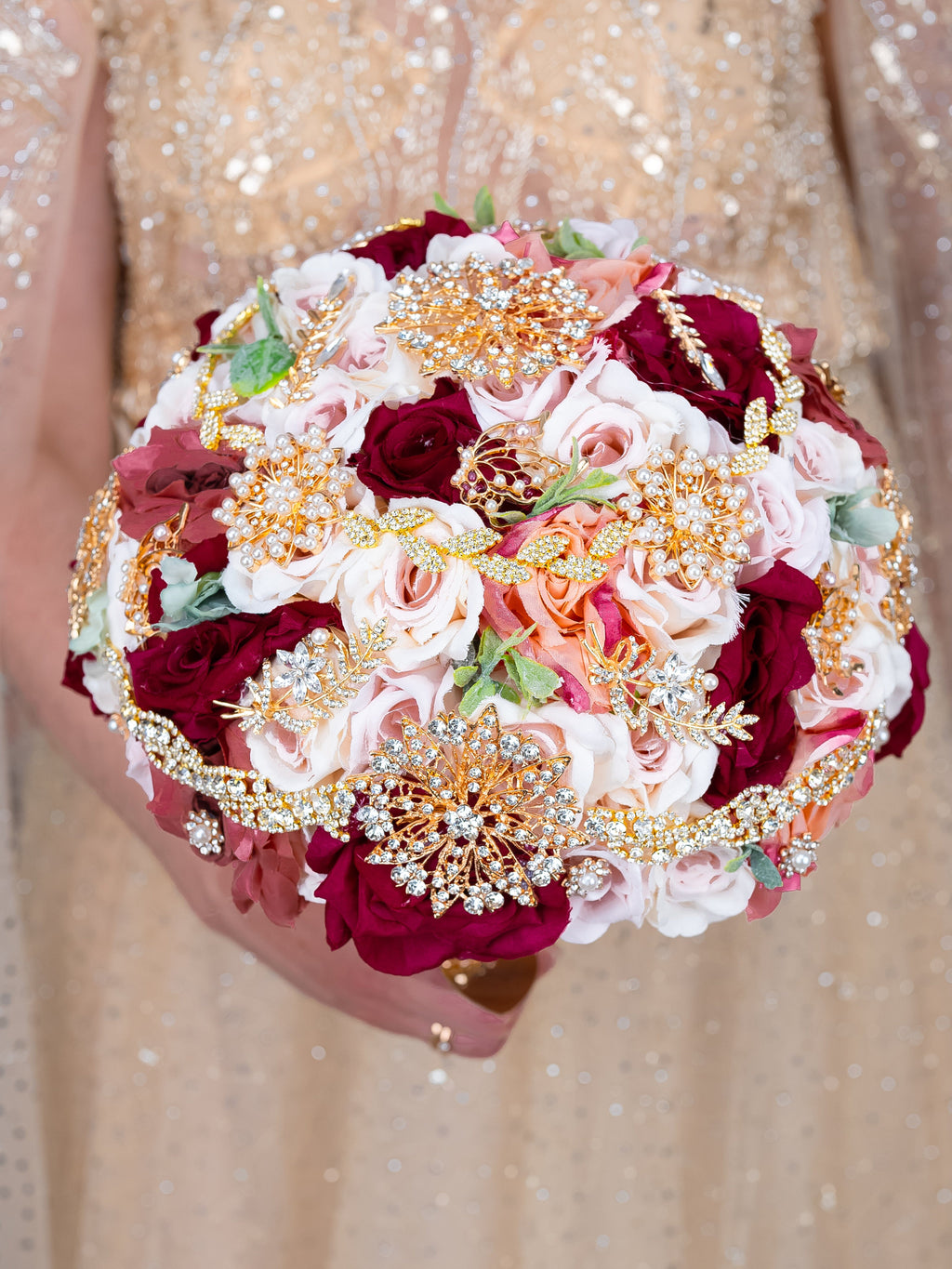 Ramo de quinceañera color burdeos, rosa marfil, 13 pulgadas, image size:1024x1365