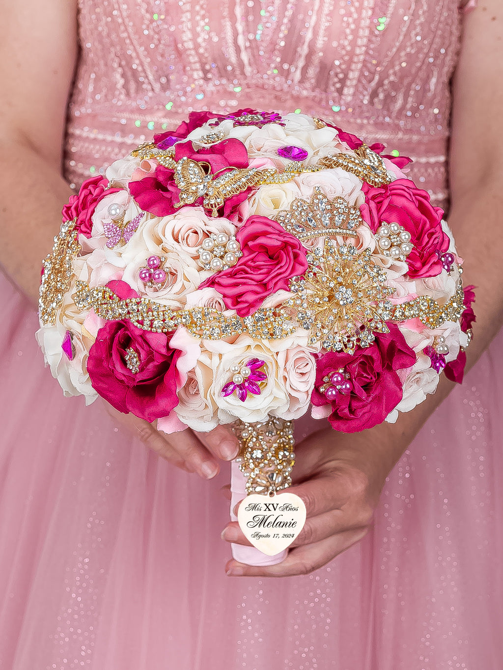 Ivory Fuchsia quinceanera ramo | Hot pink gold quinceanera 