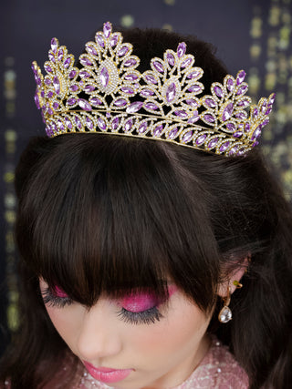 Lavender with gold tiaras para quinceañeras
