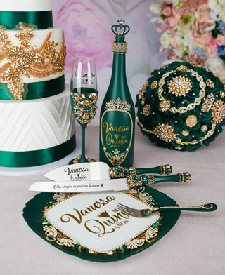 Green quinceanera brindis package with bottle and candle