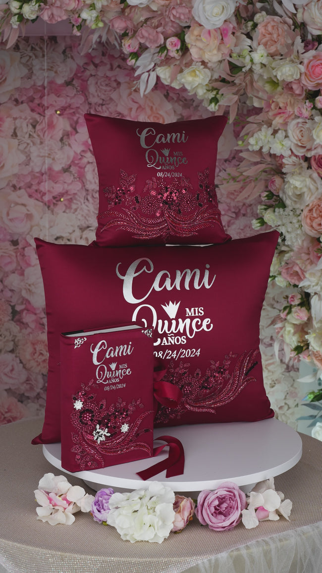 Juego de almohadas para quinceañera en color burdeos y plateado