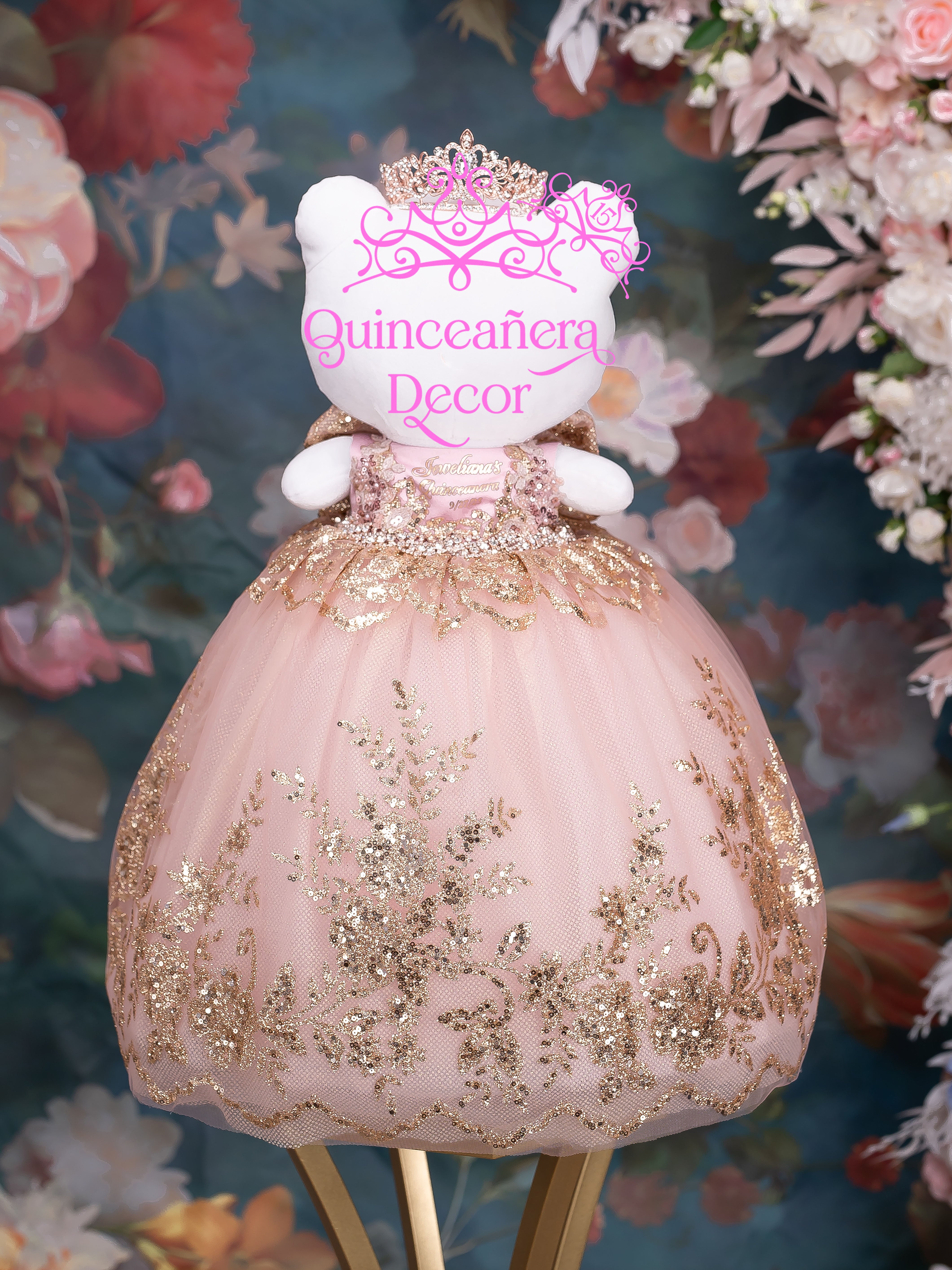 Rose Gold Quinceañera Hello Kitty Last Doll / quinceanera-decor Rose Gold Quinceañera Hello Kitty Last Doll / quinceanera-decor